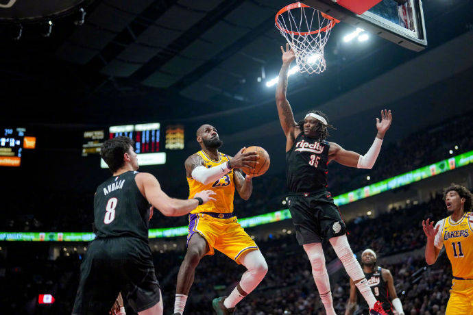 开拓者队大获全胜,效力西部前三(开拓者队首发) 开拓者队大获全胜,效力西部前三(开拓者队首发)