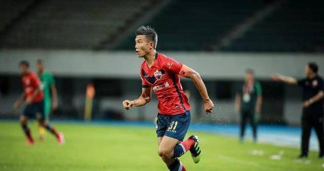 爱游戏在线-华夏幸福队长领衔进攻，球队跻身前列的简单介绍