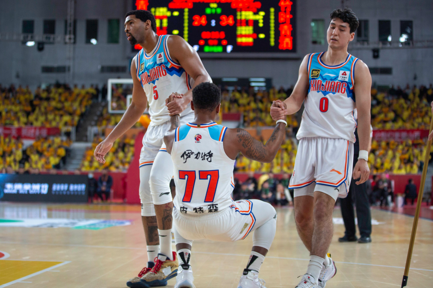 爱游戏在线-福建队在比赛中全力以赴，战胜对手(福建队主力队员)