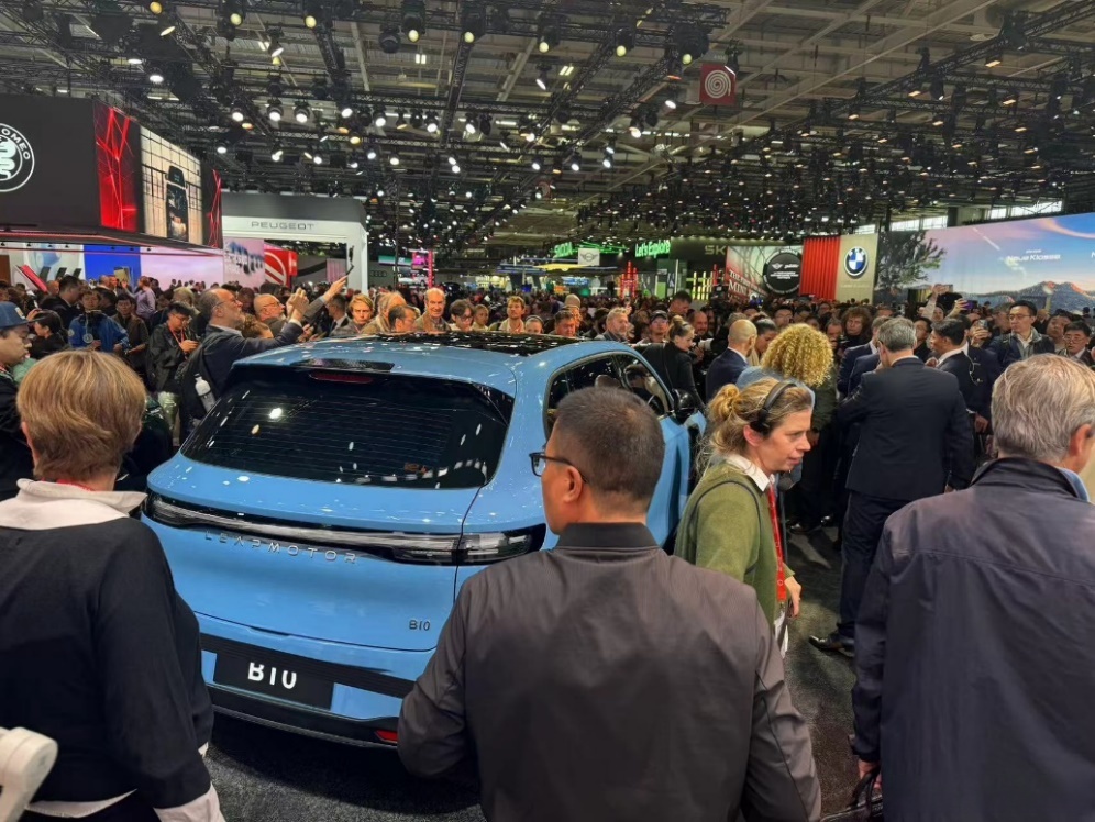 爱游戏官网入口-西班牙经典德比将启幕期待胜负之际(西班牙著名的国家德比是由巴塞罗那和哪支球队组成)