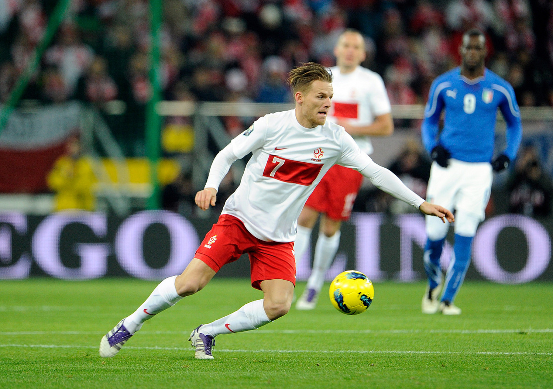 爱游戏官网入口-摩尔多瓦败波黑，欧洲杯预选赛悬念颠覆一再上演