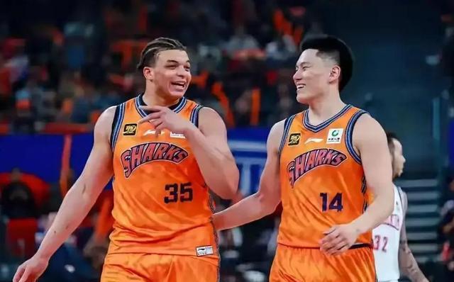 上海男篮客场遭遇挫折,输给了山西队 上海男篮客场遭遇挫折,输给了山西队