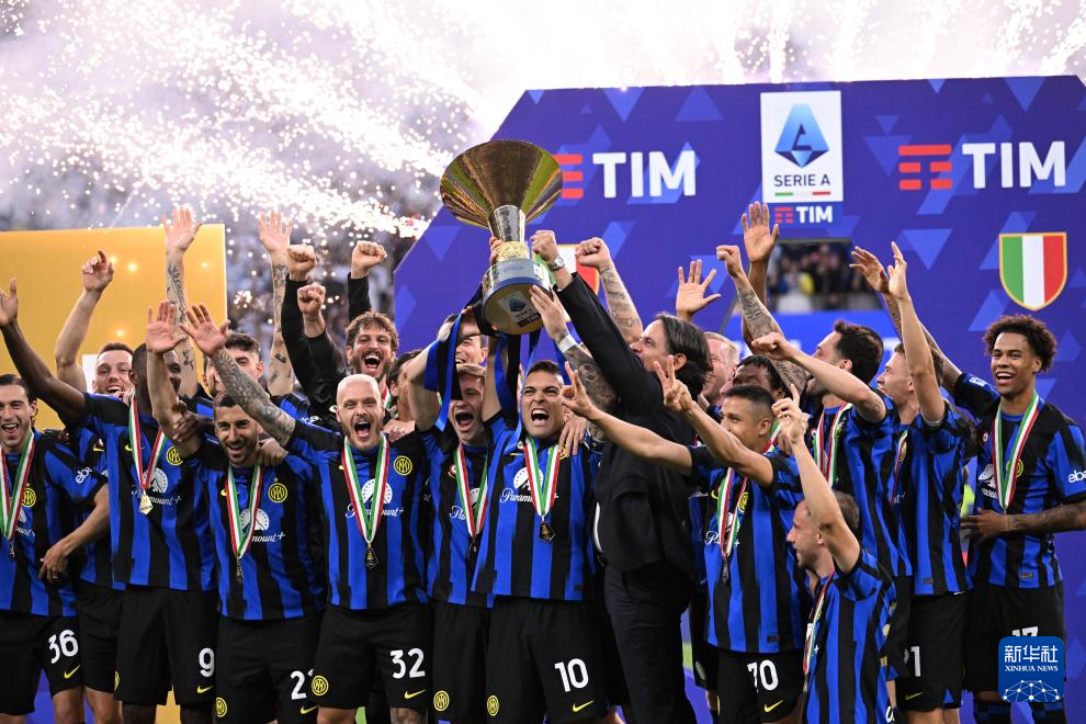 爱游戏亚洲官网-拉齐奥队员赛前训练精彩，信心满满