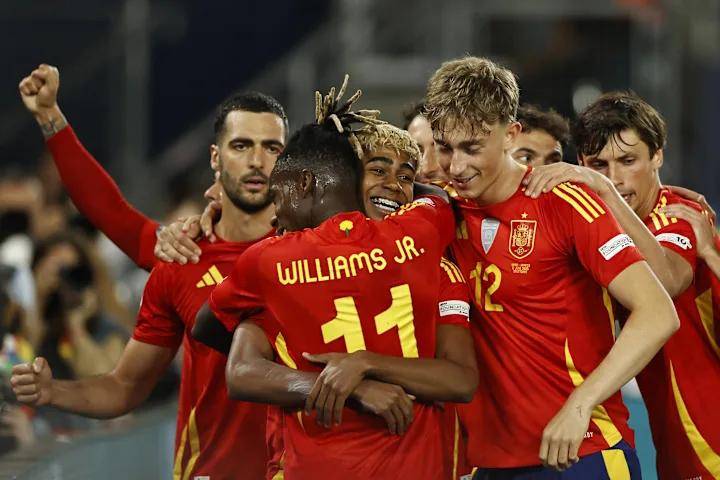 爱游戏官方登录入口-包含梦幻般的欧国联比赛，球员们尽展绝活的词条