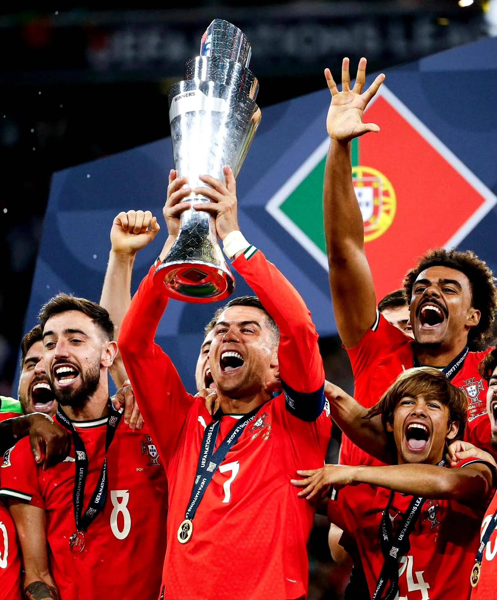 包含梦幻般的欧国联比赛，球员们尽展绝活的词条