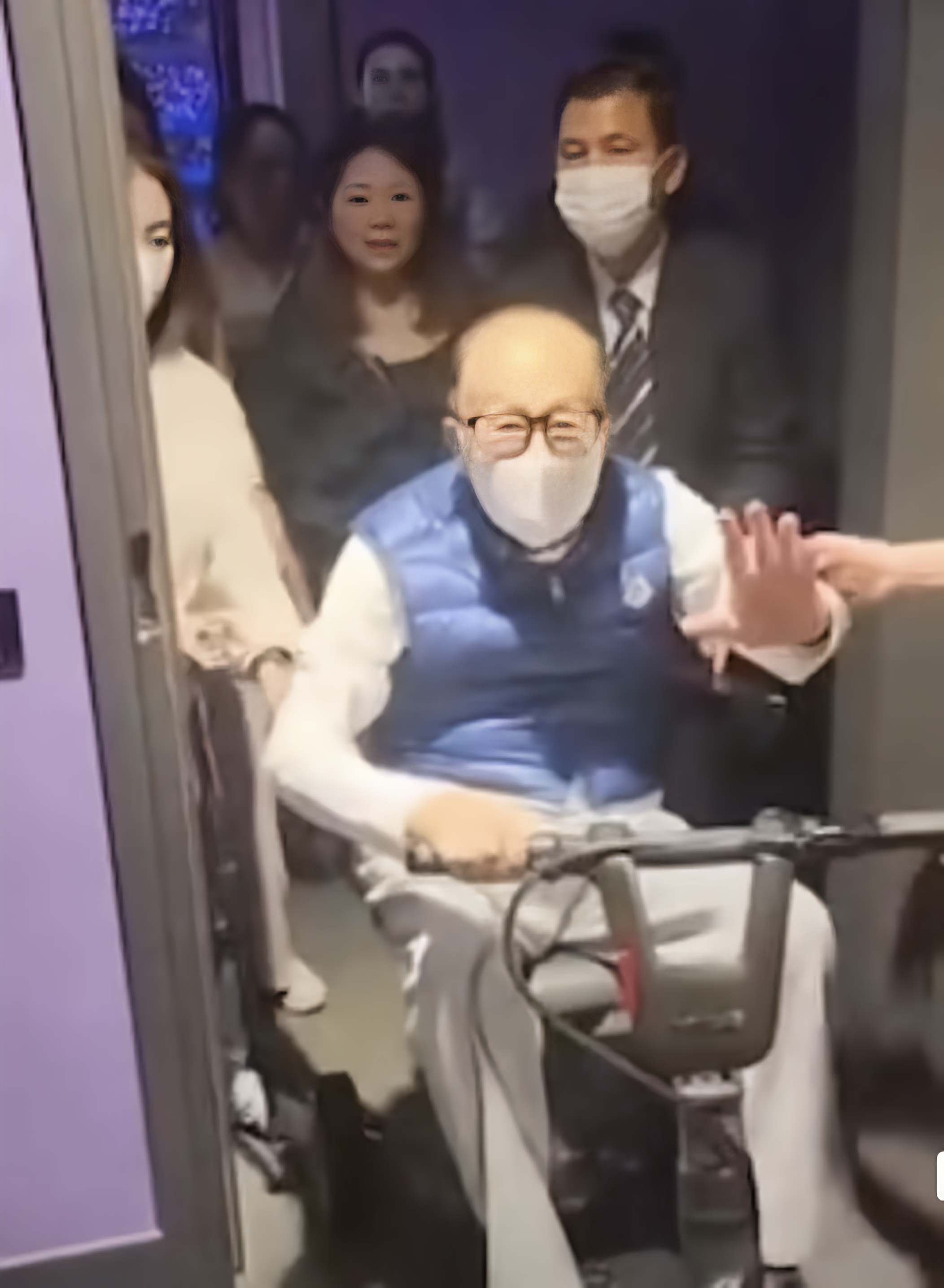 爱游戏官方登录入口-争夺胜利！球员精神抖擞拚尽全力