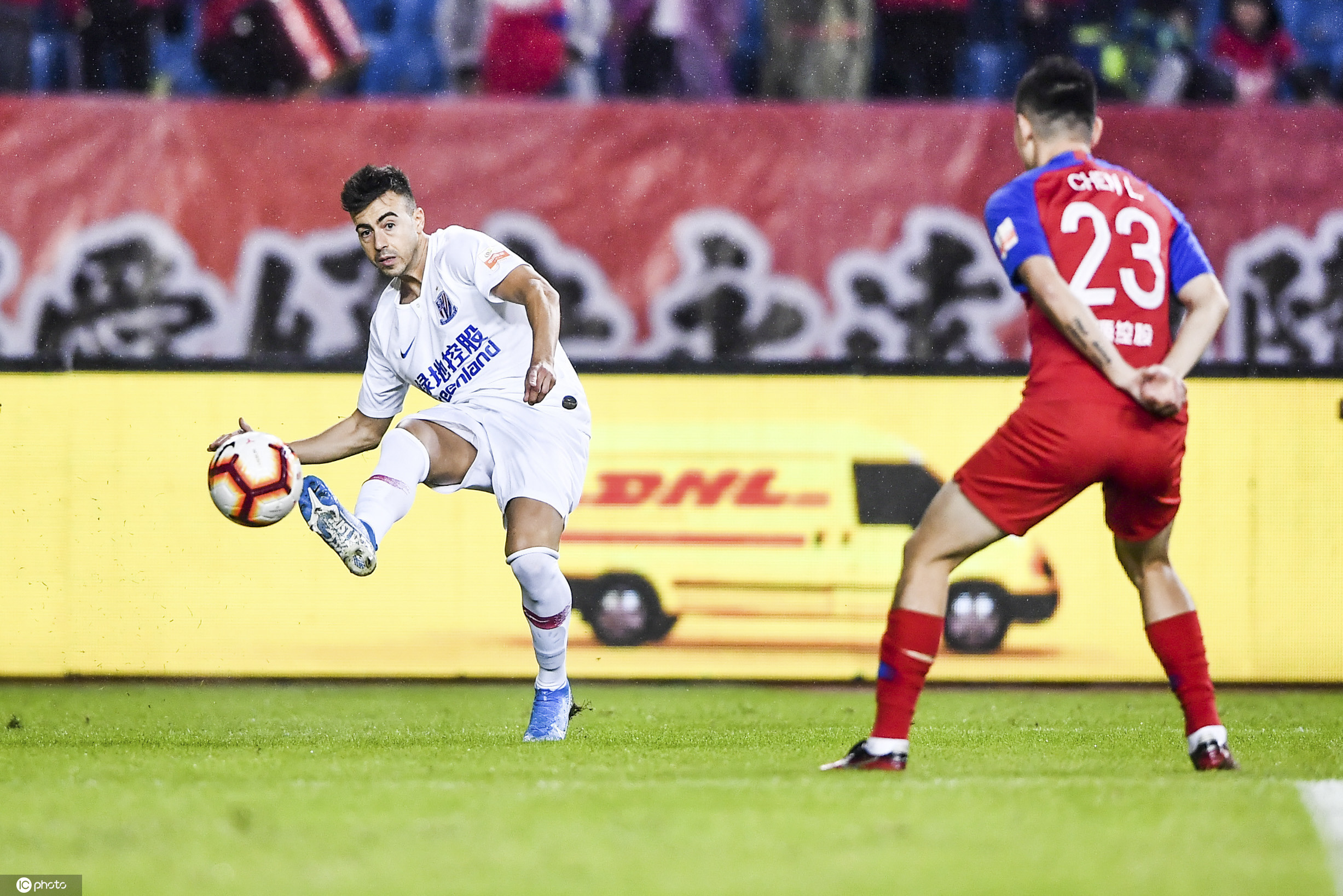 包含重庆斯威客场小胜上海申花,取得关键三分的词条 包含重庆斯威客场小胜上海申花,取得关键三分的词条