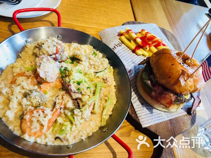 汉堡队长精彩助攻,助球队取得宝贵三分的简单介绍 汉堡队长精彩助攻,助球队取得宝贵三分的简单介绍