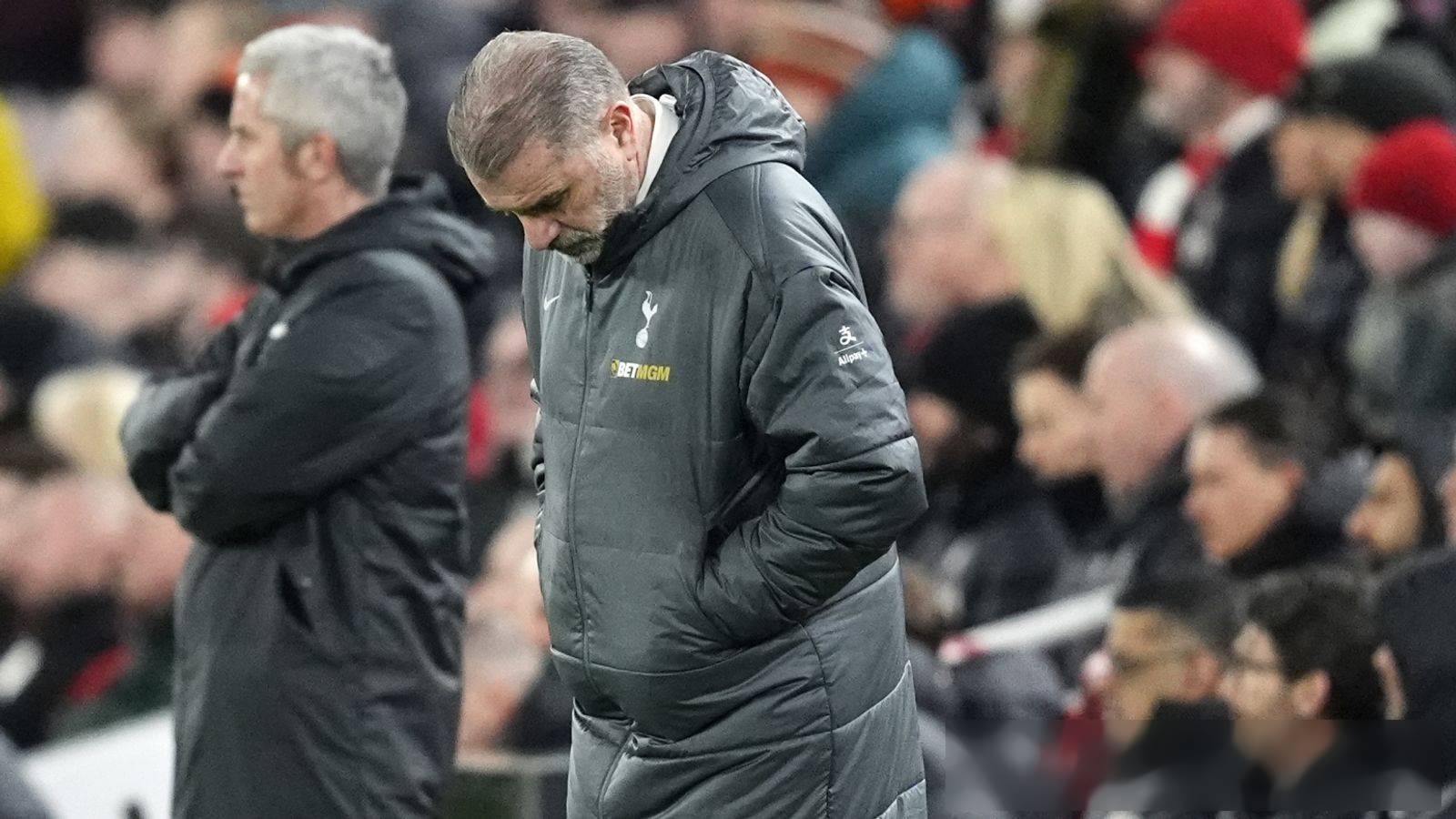 爱游戏体育平台-关于热刺后卫遭遇伤病困扰，战绩下滑的信息