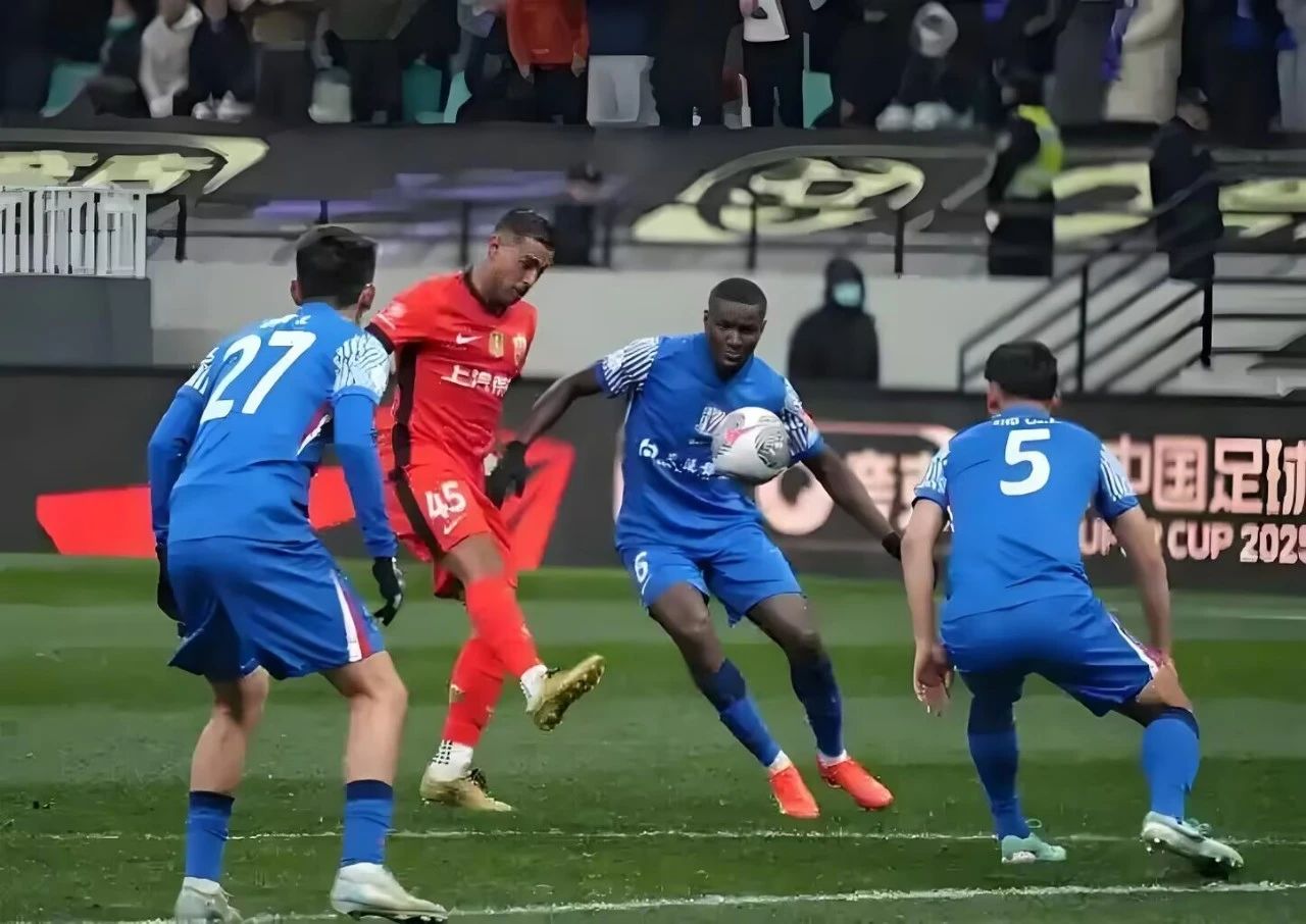 爱游戏在线-横滨水手轻松晋级，小组领先优势的简单介绍