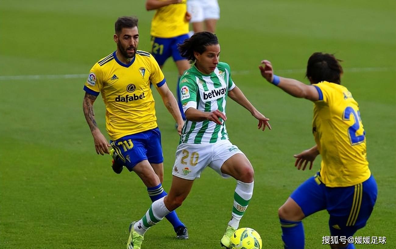 球迷翘首以待的精彩足球赛事即将举行 球迷翘首以待的精彩足球赛事即将举行