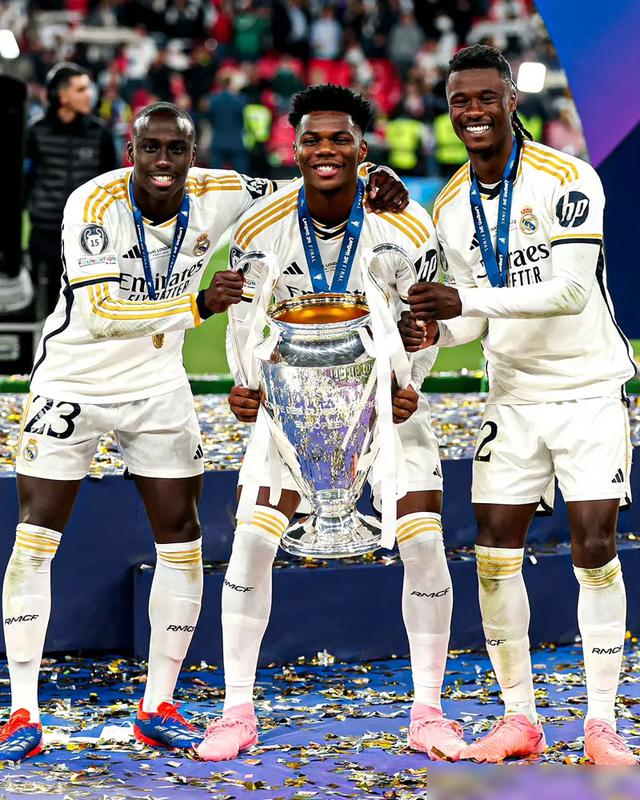 关于多特蒙德击败PSG，晋级前进的信息