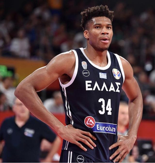 雄鹿队成绩持续稳定，冲击总冠军赛前景光明的简单介绍