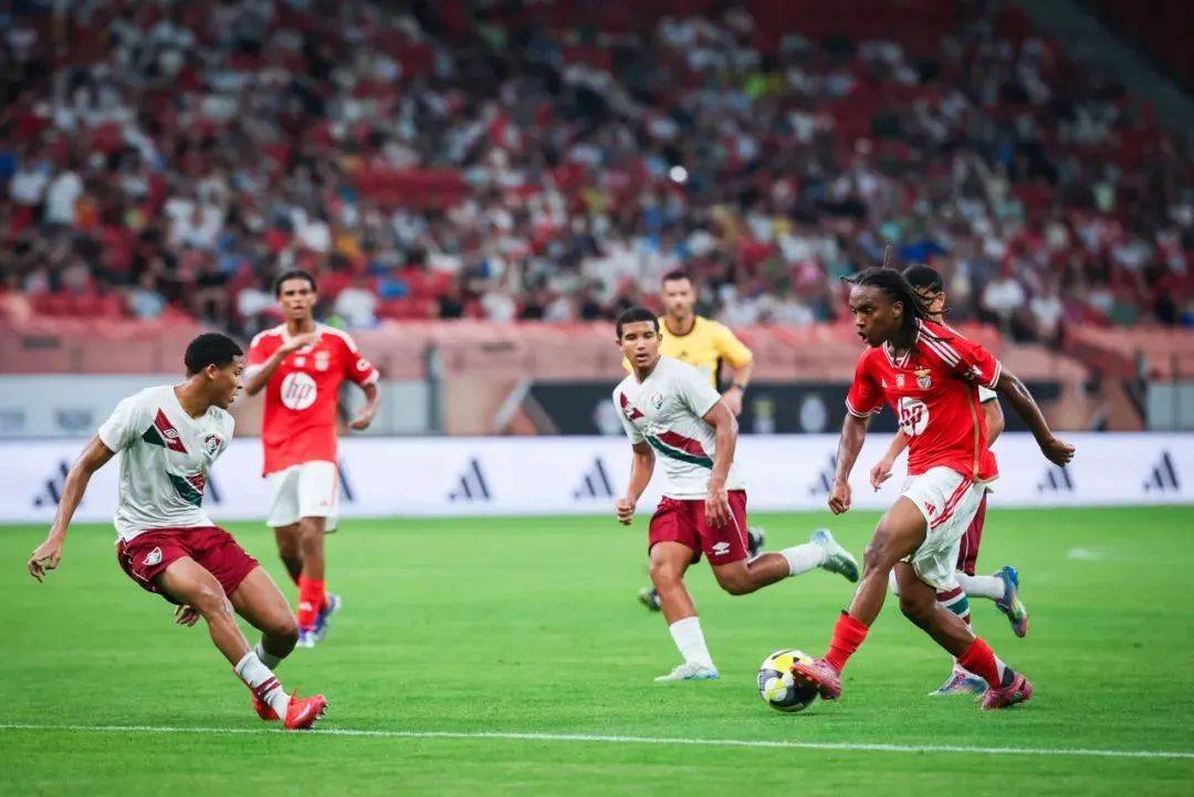 爱游戏在线登录-精彩连场！顶级球队展开激烈对抗