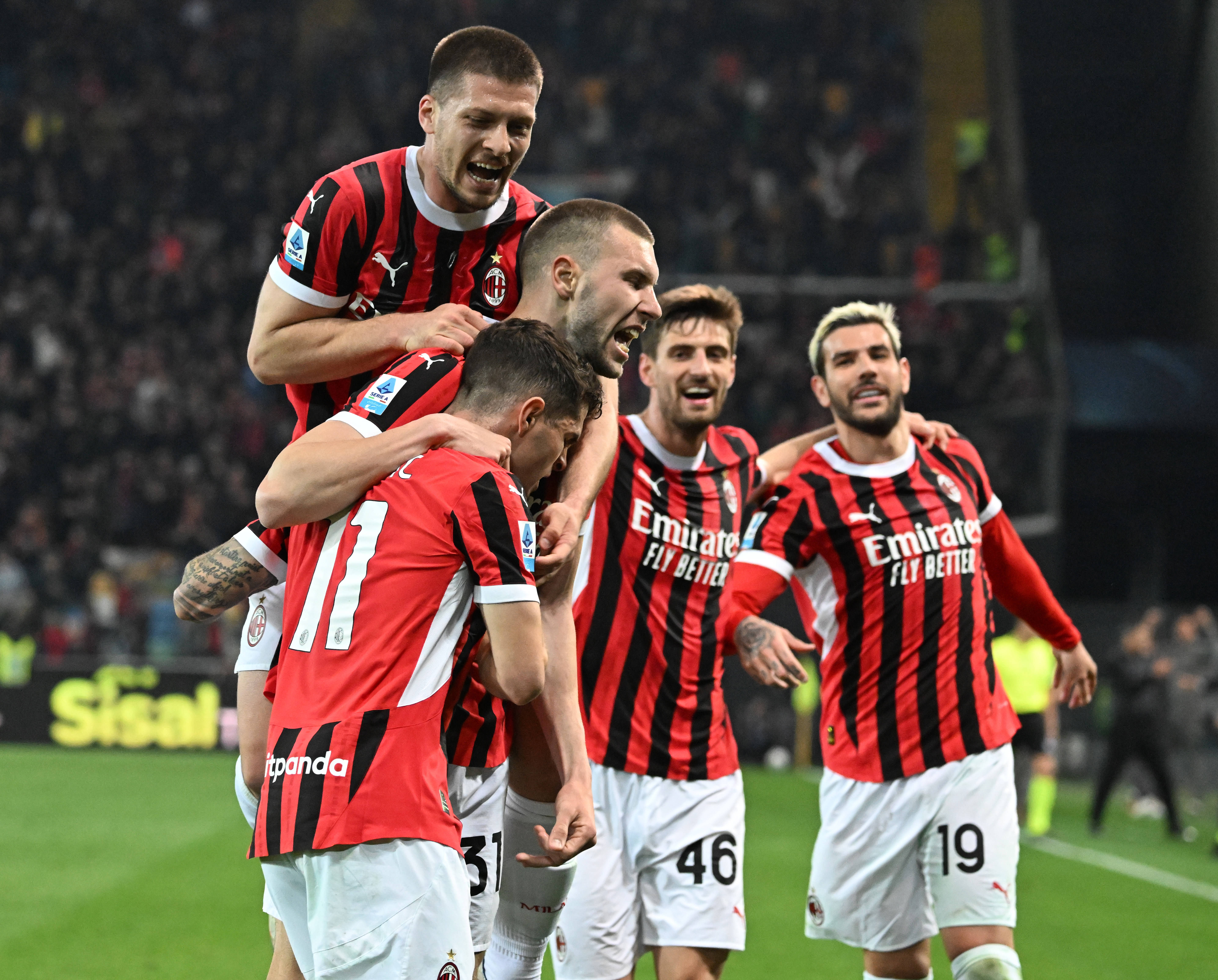 包含米兰主场大胜,继续领跑积分榜的词条 包含米兰主场大胜,继续领跑积分榜的词条