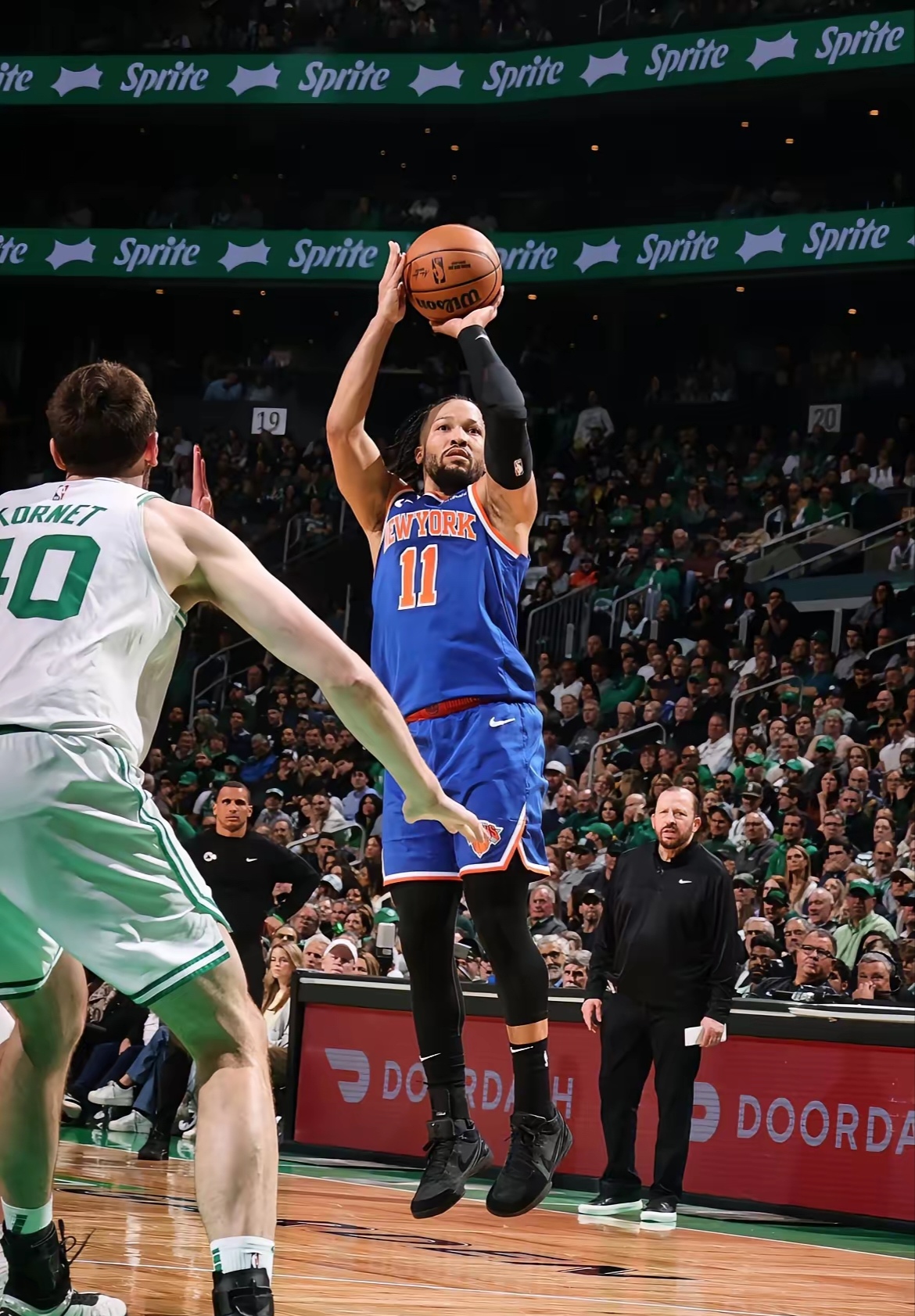 爱游戏中国官网-凯尔特人艰难抉择，晋级前路充满艰难！