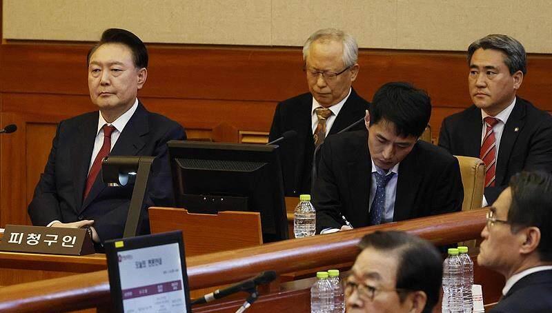 双方对决呈现白热化态势,胜负难分令人屏息的简单介绍 双方对决呈现白热化态势,胜负难分令人屏息的简单介绍