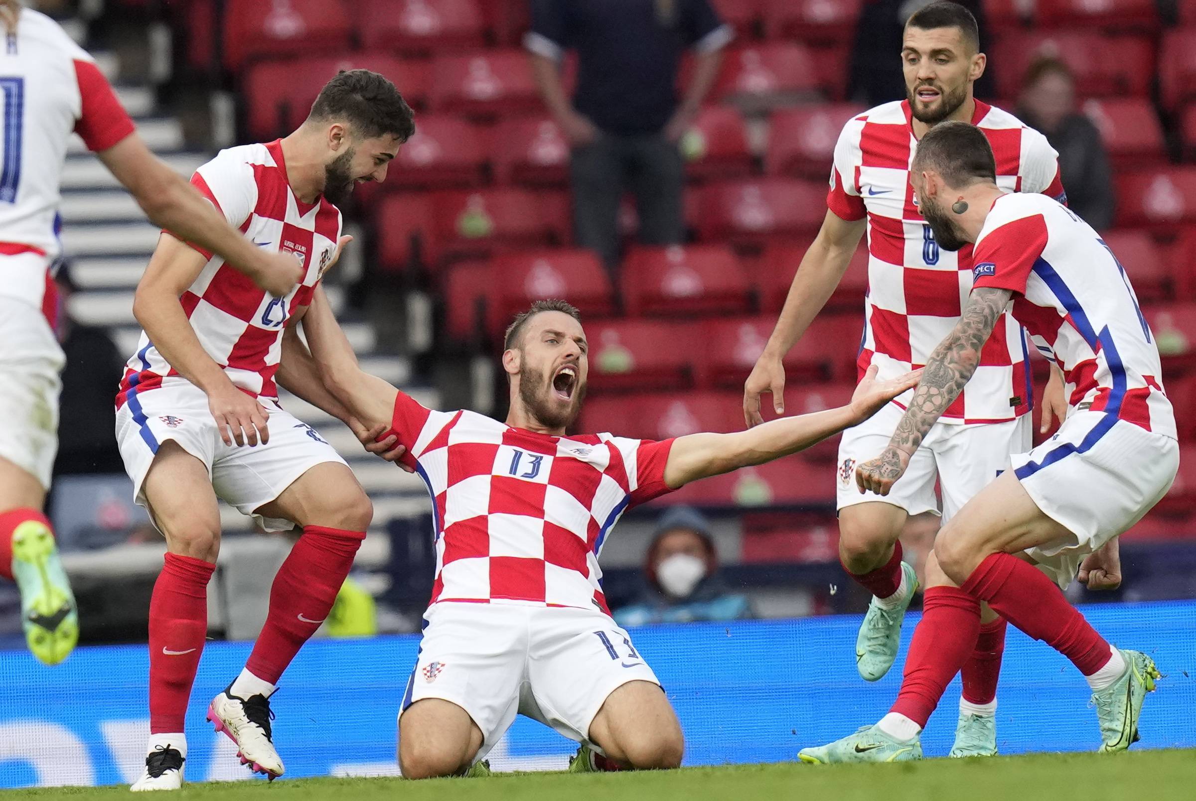 爱游戏在线登录-阿尔巴尼亚足球勇攀高峰，欧国联半决赛晋级的简单介绍