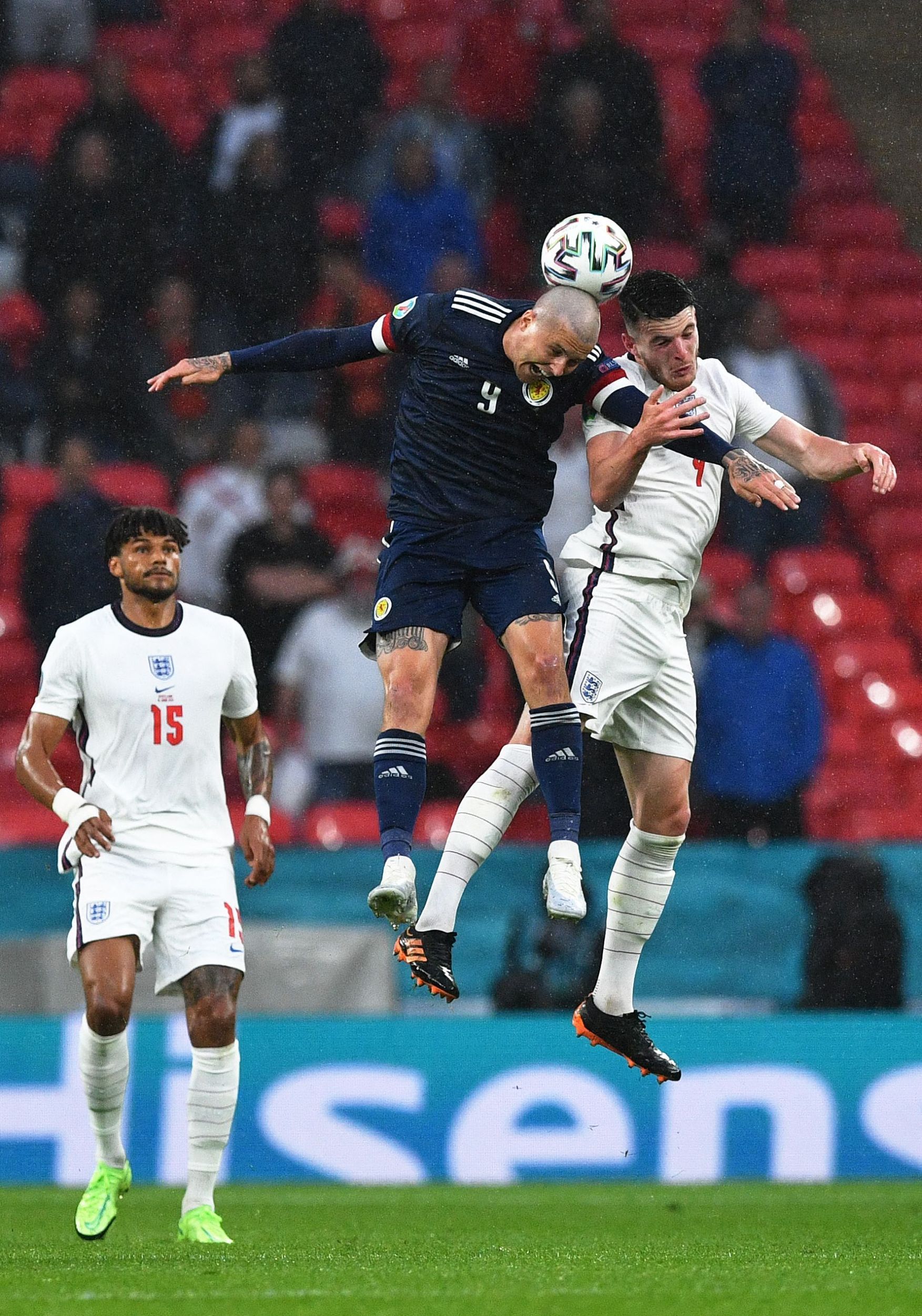 英格兰队对阵苏格兰队,传统对抗再次上演! 英格兰队对阵苏格兰队,传统对抗再次上演!