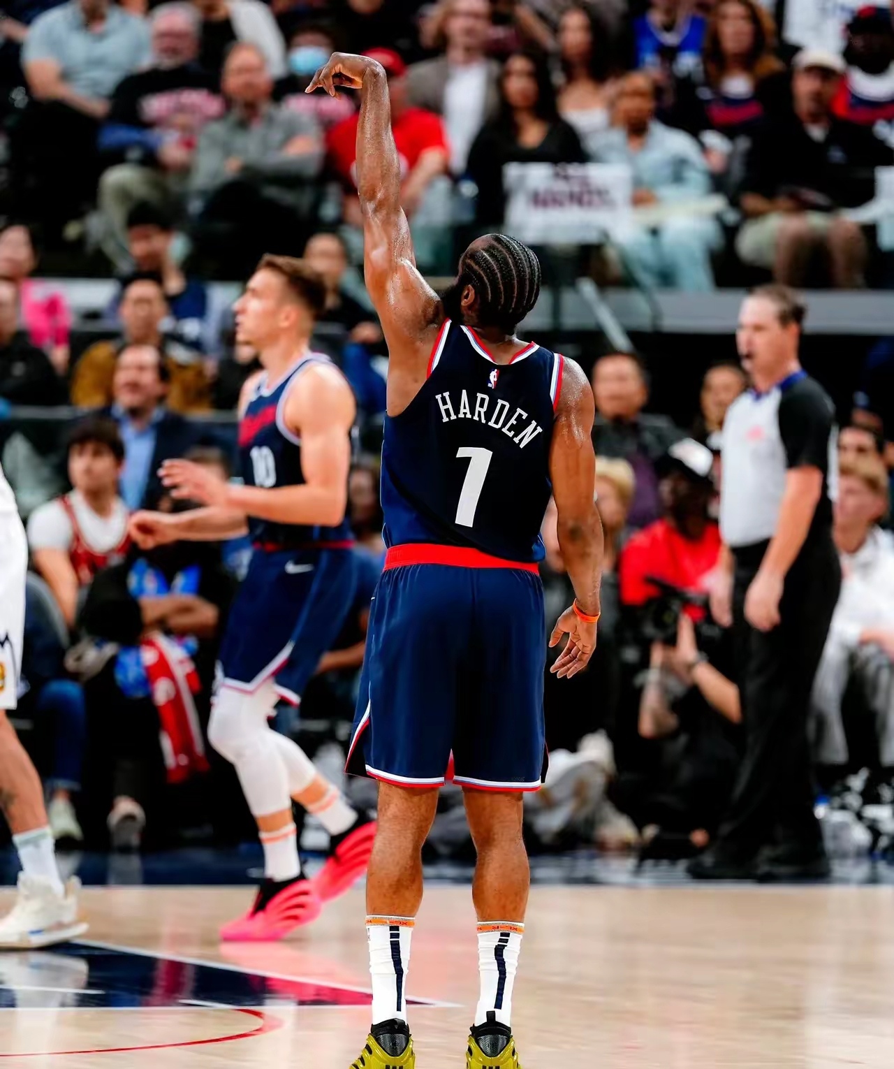 篮网不敌绿军,哈登得分低迷难以挽救颓势 篮网不敌绿军,哈登得分低迷难以挽救颓势