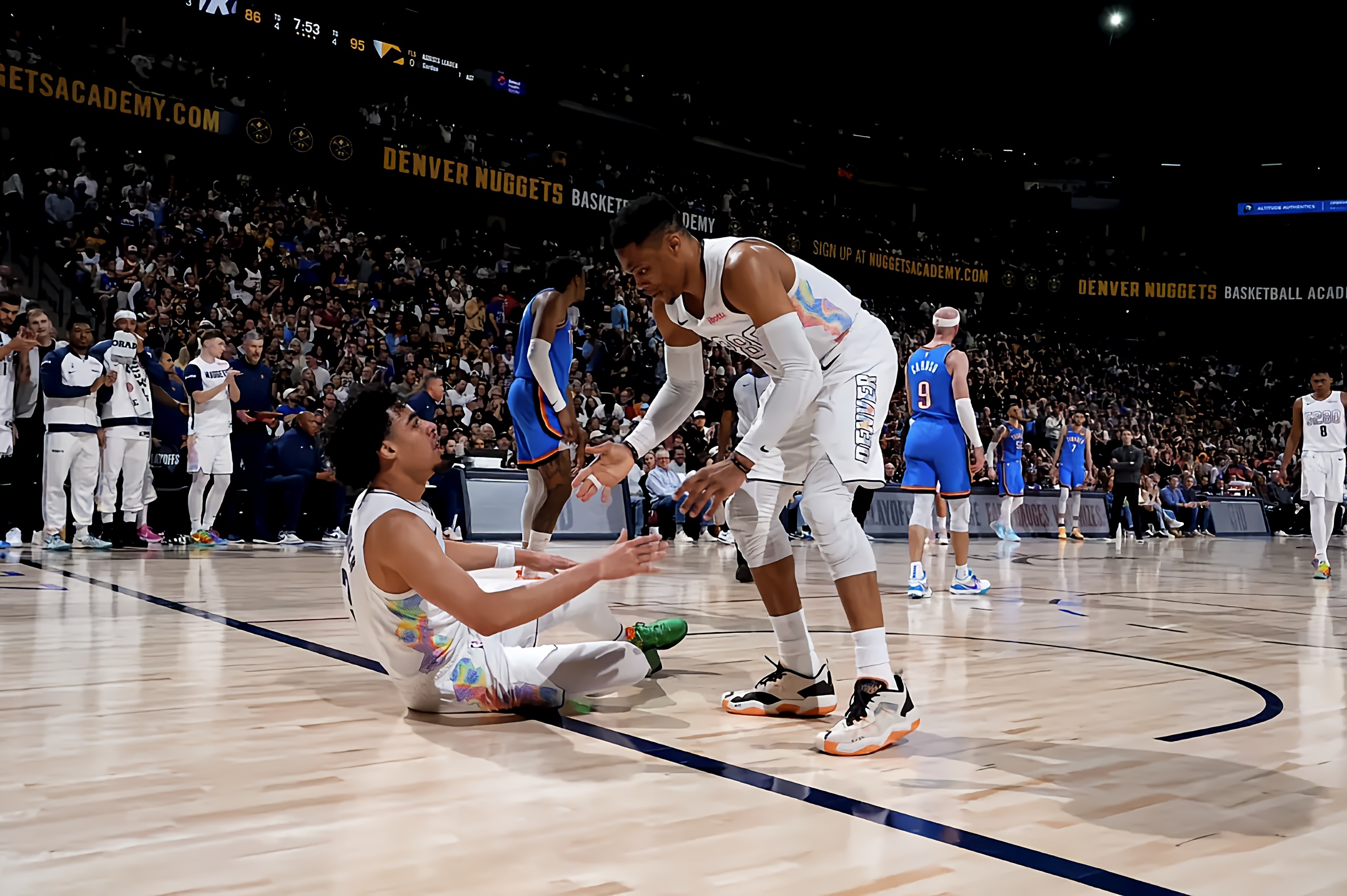 包含“掘金惨败爵士”——NBA比赛近况的词条