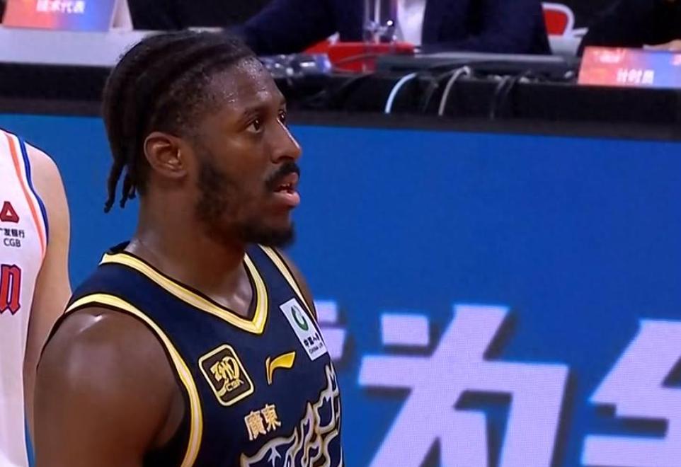 包含队员连连砍分,精彩表现引发球迷热议的词条 包含队员连连砍分,精彩表现引发球迷热议的词条